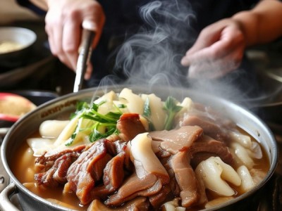 挖掘常德钵子菜精髓，筒子骨炖湖藕的独特风味揭秘